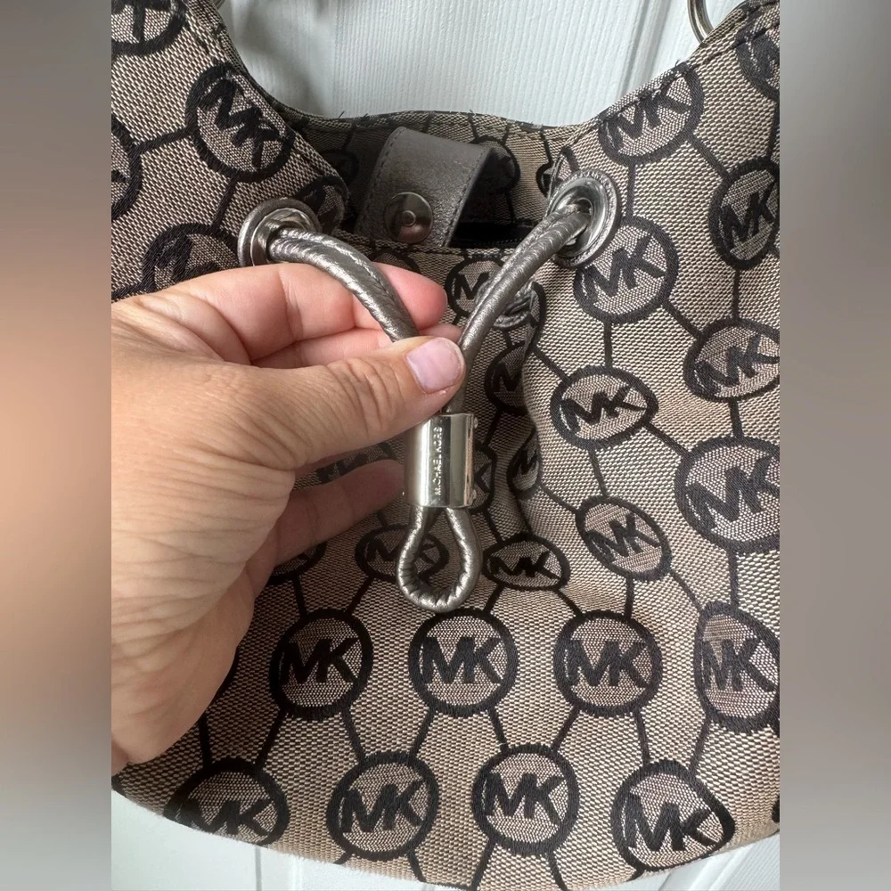 Michael Kors monogrammed shoulder hobo bag - Picture 8 of 12